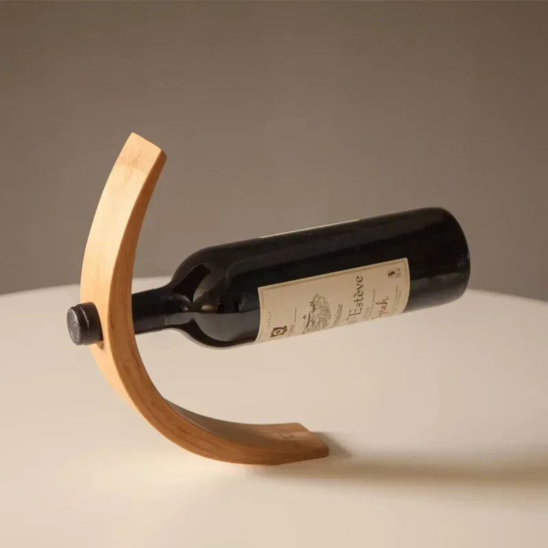 Barra moderna de madeira balanceada para garrafas de vinho Rack de exibição de clube de vinícola, Porta-Garrafas Em Bambu, Suporte Para Vinho Em Madeira, Expositor De Garrafas, Porta Vinho Sustentável, Acessório Decorativo, Porta-Garrafas Moderno, Decoração Com Bambu E Madeira, Suporte Ecológico Para Vinhos, Presente Para Amante De Vinho, Acessório Para Adega, Porta-Garrafas Minimalista, Suporte De Mesa Para Vinho, Design Elegante E Natural, Decoração Sofisticada, Lojas Bratta