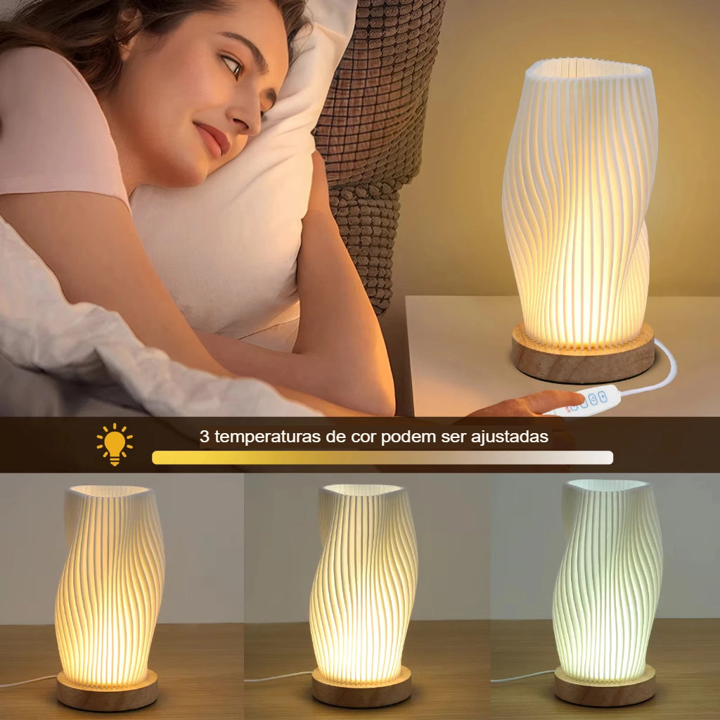 Luminária de Mesa Ajustável, Luminária Com Base De Madeira, Luminária Natural Para Escritório, Luminária com Estilo Escandinavo, Luminária de Madeira Minimalista, Luminária com Braço Regulável, Luminária de Mesa Rústica, Luz Ajustável Para Leitura, Luminária de Mesa Para Estudo, Luminária Moderna em Madeira, Luminária Versátil Para Quarto, Iluminação de Mesa Criativa, Luminária de Madeira Para Decoração, Luminária Bratta em Madeira Natural, Luz com Estilo Natural, Lojas Bratta