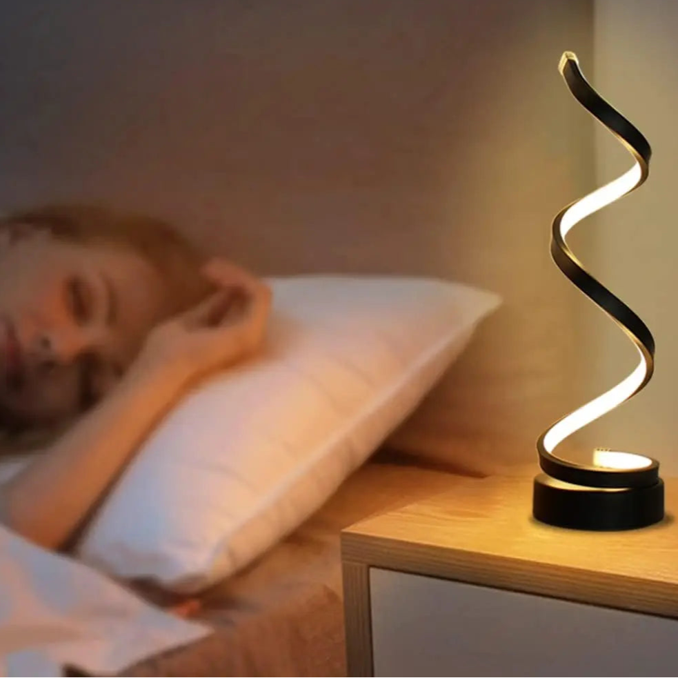 Luminária De Mesa Em Espiral, Luminária Regulável LED, Luminária Moderna Para Escritório, Luminária Com Design Contemporâneo, Luz Decorativa Para Sala, Iluminação De Mesa Sofisticada, Luminária Espiral De Luxo, Luz Regulável Para Mesa, Luminária Criativa Com LED, Luminária Para Ambientes Elegantes, Luminária Artística De Mesa, Iluminação Com Estilo Escultural, Luminária Com Intensidade Ajustável, Luminária De Design Em Espiral – Lojas Bratta