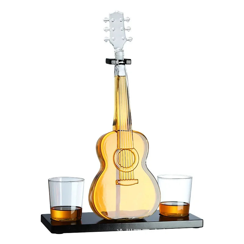 Garrafa de vinho de vidro, Guitarra, Violino, Decantador, Decantador Musical Em Vidro, Decantador Guitarra Bratta, Decantador Violino Bratta, Decantador Criativo Para Vinho, Decantador Com Copos E Suporte, Decantador Artístico Para Bar, Decantador 1000ml De Vidro, Presente Para Amante De Música, Decantador Moderno E Sofisticado, Decantador De Vidro Borossilicato, Conjunto Para Bar Musical, Decantador Com Estilo Musical, Decantador Bratta Instrumentos, Decantador Criativo Uísque-Lojas Bratta