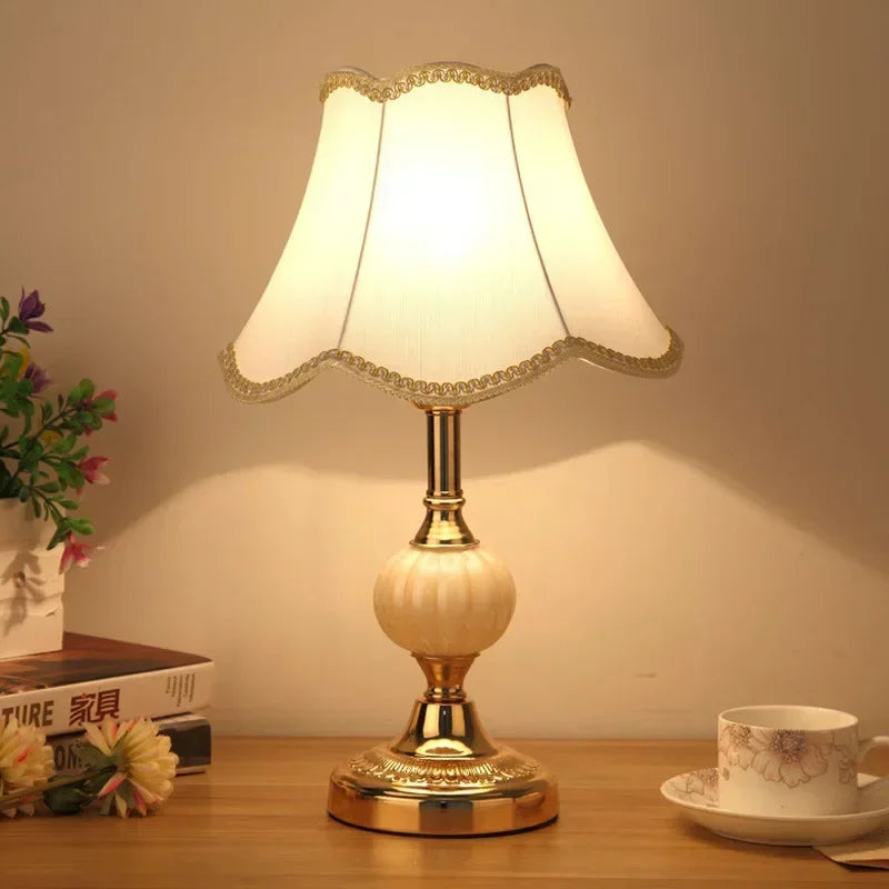  Luminária de Mesa de Vidro Luxo , Abajur Retrô, Luminária de Mesa Vintage Retrô, Luminária de Mesa Retrô, Luz de LED de Mesa Retrô, Lumínária de Mesa Minimalista Retrô, Candeeiro de Mesa Retrô, Abajur Retrô de Chão, Abajur LED Touch Nódigo, Luminária de Mesa em Espiral, Luminária Solar de Parede Hexagonal, Letreiro de Néon, Lâmpada Vintage de Mesa, Luminária de Parede Animal, Aplique de Parede 3D Águia, Abajur de Mesa Nórdico em Pedra, Luminária de Cristal Luxo, Abajur Retrô Sensor de Toque, -Lojas Bratta