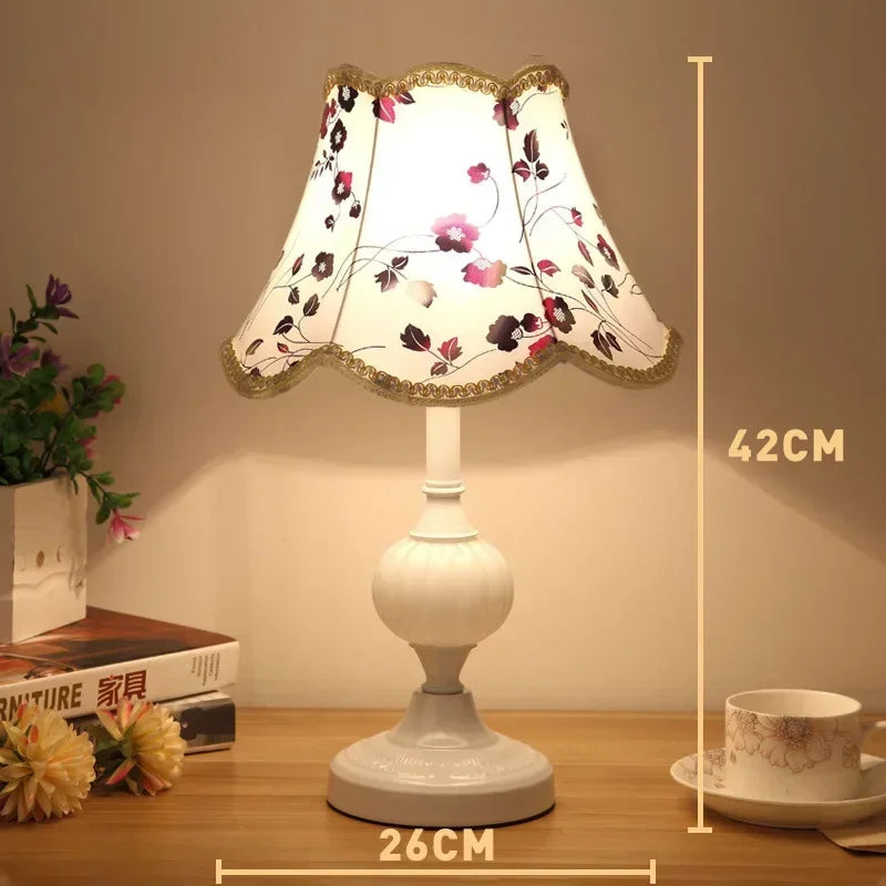  Luminária de Mesa de Vidro Luxo , Abajur Retrô, Luminária de Mesa Vintage Retrô, Luminária de Mesa Retrô, Luz de LED de Mesa Retrô, Lumínária de Mesa Minimalista Retrô, Candeeiro de Mesa Retrô, Abajur Retrô de Chão, Abajur LED Touch Nódigo, Luminária de Mesa em Espiral, Luminária Solar de Parede Hexagonal, Letreiro de Néon, Lâmpada Vintage de Mesa, Luminária de Parede Animal, Aplique de Parede 3D Águia, Abajur de Mesa Nórdico em Pedra, Luminária de Cristal Luxo, Abajur Retrô Sensor de Toque-Lojas Bratta