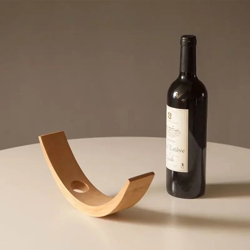 Barra moderna de madeira balanceada para garrafas de vinho Rack de exibição de clube de vinícola, Porta-Garrafas Em Bambu, Suporte Para Vinho Em Madeira, Expositor De Garrafas, Porta Vinho Sustentável, Acessório Decorativo, Porta-Garrafas Moderno, Decoração Com Bambu E Madeira, Suporte Ecológico Para Vinhos, Presente Para Amante De Vinho, Acessório Para Adega, Porta-Garrafas Minimalista, Suporte De Mesa Para Vinho, Design Elegante E Natural, Decoração Sofisticada, Lojas Bratta