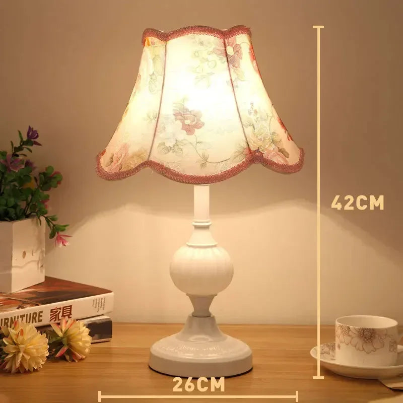  Luminária de Mesa de Vidro Luxo , Abajur Retrô, Luminária de Mesa Vintage Retrô, Luminária de Mesa Retrô, Luz de LED de Mesa Retrô, Lumínária de Mesa Minimalista Retrô, Candeeiro de Mesa Retrô, Abajur Retrô de Chão, Abajur LED Touch Nódigo, Luminária de Mesa em Espiral, Luminária Solar de Parede Hexagonal, Letreiro de Néon, Lâmpada Vintage de Mesa, Luminária de Parede Animal, Aplique de Parede 3D Águia, Abajur de Mesa Nórdico em Pedra, Luminária de Cristal Luxo, Abajur Retrô Sensor de Toque-Lojas Bratta