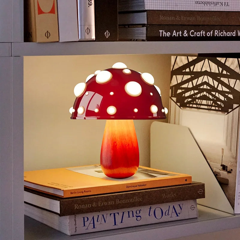 Luminária LED Cogumelo, Luminária De Mesa Criativa, Luz Noturna Em Formato De Cogumelo, Luminária Com Duas Cores, Luminária Infantil Divertida, Luz Decorativa Para Quarto, Luminária Lúdica Para Sala, Abajur Estilo Cogumelo, Luminária Charmosa De LED, Luminária Para Cabeceira, Luz De Mesa Estilo Fada, Luminária Colorida Para Dormir, Iluminação Criativa E Suave, Luz LED Com Design Encantador, Luminária Moderna E Caprichosa – Lojas Bratta