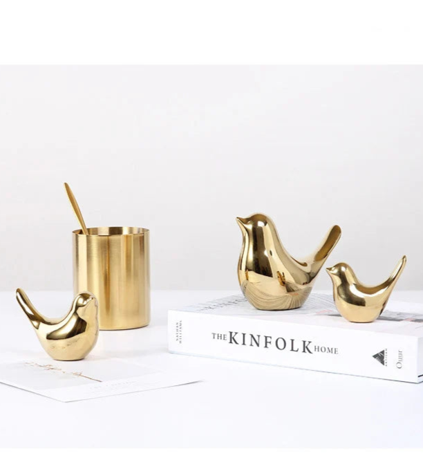 Criativo Ouro Cerâmica Figurinhas De Pássaros, Decoração Para Casa Acessórios, Figuras De Pássaro Dourado, Moda Moderna, Enfeites De Casamento, Decoração Do Quarto, Pássaros Dourado, Pássaro em Cerâmica Dourado, Pássaro Decorativo em Cerâmica, Pássaro de Cerâmica, Pássaro Passarinho Enfeite, Figuras de Pássaros Dourados em CerâmicaFiguras de Pássaros DouradosFiguras de Pássaro Passarinho DouradoModernidade, Figuras de Pássaros Dourados em Cerâmica, Decoração, Cerâmica. ARTLOVIN-Lojas Bratta