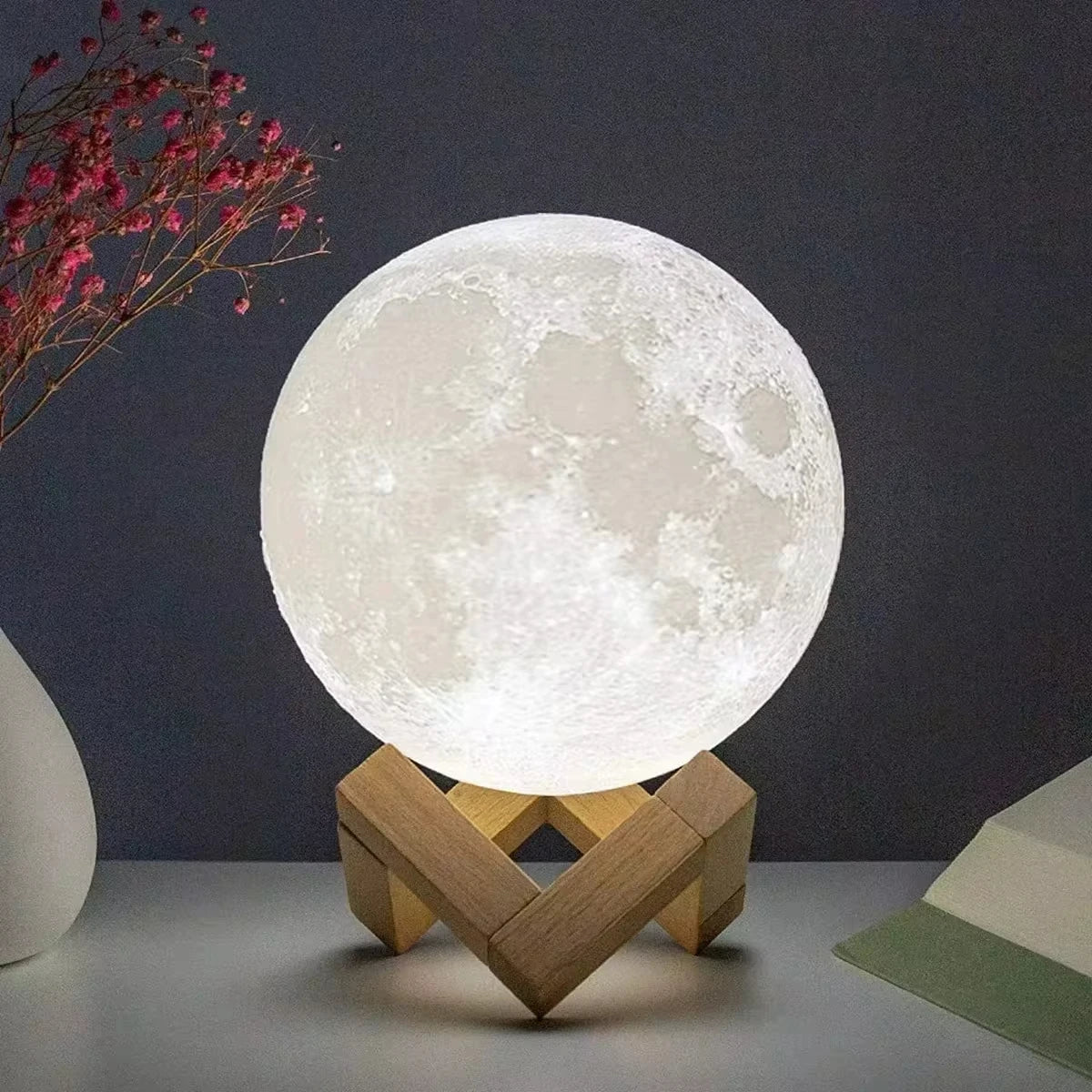 brilho suave, luz noturna, lâmpada de lua, LED, iluminação decorativa, luminárias de led, luminárias, lâmpada de lua cheia, Luminária Lua Cheia, Luminária Em Formato De Lua, Luminária LED Lua, Luminária Para Quarto Aconchegante, Luminária Lua Com Três Cores, Luminária Lunar Decorativa, Luminária De Mesa Lua Cheia, Luminária Sem Fio Com Bateria, Luminária Compacta E Portátil, Luminária Lua, Luminária Suave Para Leitura, Luminária Para Cabeceira Estilo Lua, Luminária Lunar Moderna, Luminária -Lojas Bratta