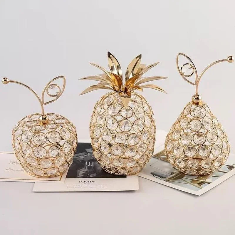 Ornamentos Frutas Decorativas Douradas Cristal, Frutas Decorativas Douradas Cristal, Maçã Cristal, Frutas Minimalistas Cristal Pêra, Frutas Decorativas Douradas Cristal, Frutas Cravejadas de Cristais Pêra Maçã Abacaxi, Estatuetas de Frutas Decorativas Douradas Cristal, Estatueta Decorativa Frutas de Cristal Brilhante 3D, Esculturas Decorativas Frutas de Cristal Brilhante 3D, Esculturas de Frutas Decorativas Douradas Cristal, Enfeites Decorativos Frutas de Cristal Brilhante 3D, Abacaxi Cristal – Lojas Bratta