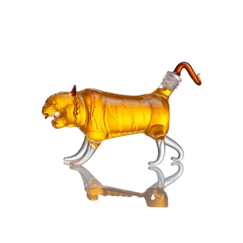 Decantador de Uísque, Decantador em Vidro, Decantador Criativo, Decoração para Bar, Presente Sofisticado, Uísque com Estilo, Design Animal, Vidro Borossilicato, Presente Masculino, Presente para Colecionadores, Bar com Estilo, Decoração Criativa, Decantador em Forma de Animal, Decoração com Vidro, Presente de Luxo, Presente Criativo, Estilo Exclusivo, Acessório para Uísque, Arte em Vidro, Brinde Diferenciado, Item de Bar, Peça Decorativa, Lojas Bratta