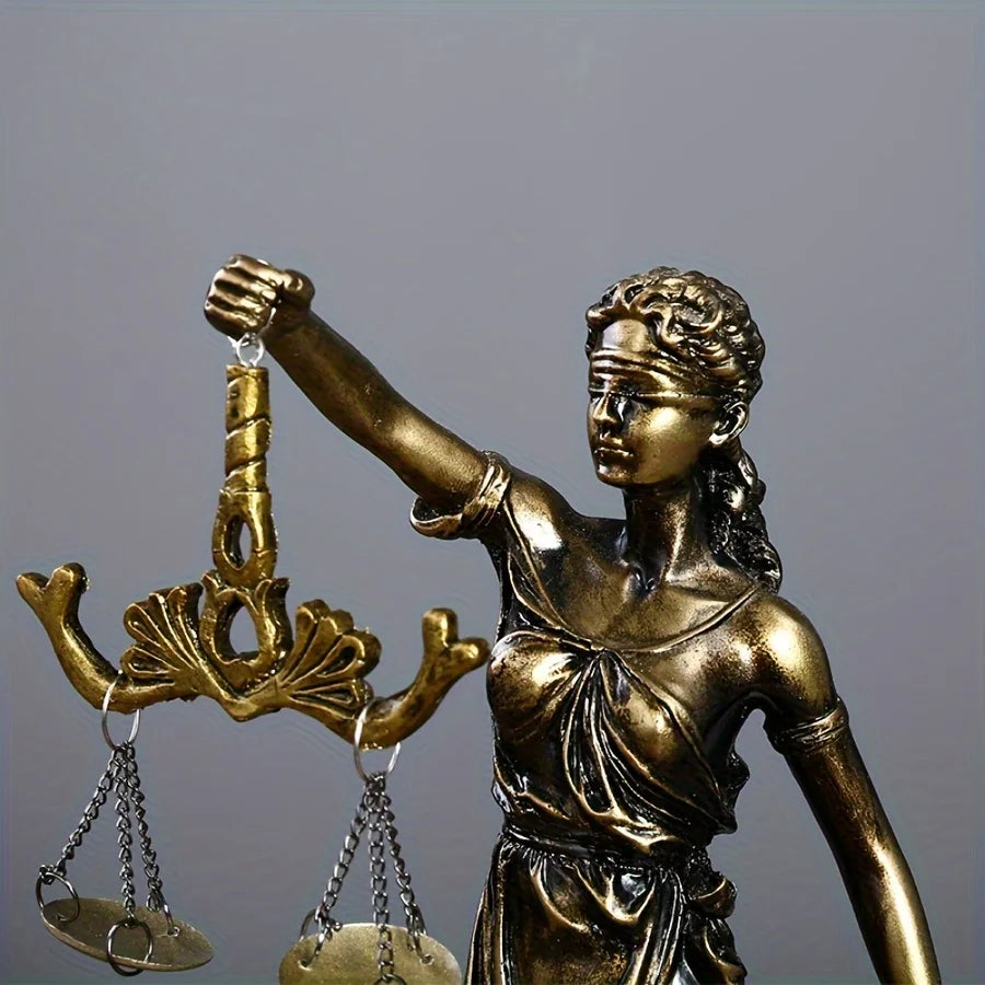 Estátua da Deusa da Justiça, Escultura da Justiça, Estátua da Justiça, Estátua Jurídica, Escultura Temis, Estátua Temis, Deusa da Justiça Decorativa, Decoração Jurídica, Estátua para Escritório de Advocacia, Estátua para Juízes, Símbolo da Justiça, Estátua de Resina, Estátua Clássica, Decoração Temática Jurídica, Escultura para Ambientes Jurídicos, Presente para Advogados, Presente para Juízes, Estátua com Balança da Justiça, Decoração para Escritório, Arte Clássica, Estátua Mítica, Deusa Grega-Lojas Bratta