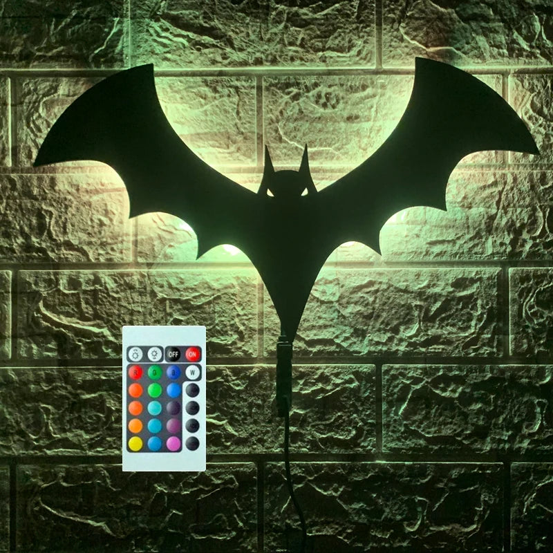 Luminária De Parede LED, Luminária Com Controle Remoto, Luminária Decorativa LED, Luminária Estilo Batman, Luminária Moderna De Parede, Luminária Criativa Para Quarto, Luminária Artística De Parede, Luminária De Parede Para Sala, Luminária Para Bar E Sala De Estar, Luminária De Parede Bratta, Luminária LED De Parede Interna, Luminária De Parede Criativa, Luminária Geek Para Parede, Iluminação Moderna De Parede, Arandela LED Com Controle, Iluminação Estilo Pop Art, Luminária Design Contemporâneo-Lojas Bratta