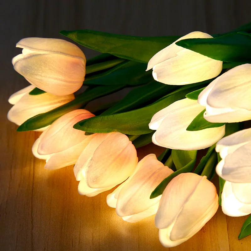 Luminária De Mesa LED Tulipa, Luz Noturna LED Tulip, Luminária Com Formato De Flor, Luminária Romântica Para Quarto, Abajur Floral Com Luz Suave, Luminária De Mesa Decorativa, Iluminação Com Estilo Caprichoso, Luz LED Para Dormir, Luminária Criativa Em Forma De Tulipa, Luz Noturna Para Ambientes Aconchegantes, Luminária Charmosa Para Sala, Iluminação Floral Moderna, Luz De Mesa Com Design Romântico, Abajur Tulipa LED Econômico – Lojas Bratta