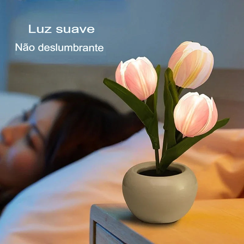 Luminária De Mesa LED Tulipa, Luz Noturna LED Tulip, Luminária Com Formato De Flor, Luminária Romântica Para Quarto, Abajur Floral Com Luz Suave, Luminária De Mesa Decorativa, Iluminação Com Estilo Caprichoso, Luz LED Para Dormir, Luminária Criativa Em Forma De Tulipa, Luz Noturna Para Ambientes Aconchegantes, Luminária Charmosa Para Sala, Iluminação Floral Moderna, Luz De Mesa Com Design Romântico, Abajur Tulipa LED Econômico – Lojas Bratta