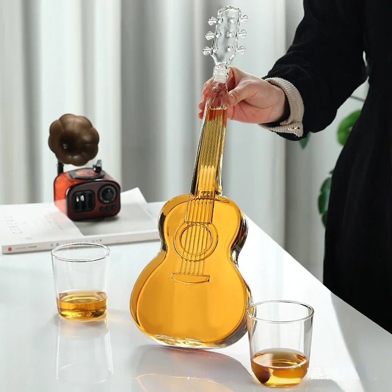 Garrafa de vinho de vidro, Guitarra, Violino, Decantador, Decantador Musical Em Vidro, Decantador Guitarra Bratta, Decantador Violino Bratta, Decantador Criativo Para Vinho, Decantador Com Copos E Suporte, Decantador Artístico Para Bar, Decantador 1000ml De Vidro, Presente Para Amante De Música, Decantador Moderno E Sofisticado, Decantador De Vidro Borossilicato, Conjunto Para Bar Musical, Decantador Com Estilo Musical, Decantador Bratta Instrumentos, Decantador Criativo Uísque-Lojas Bratta
