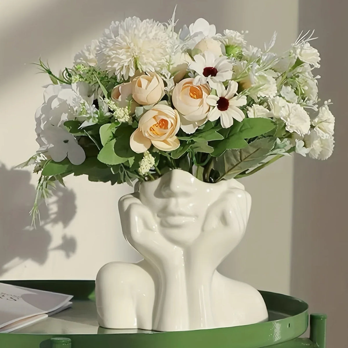 Vaso Escultura Feminina, Vaso Decorativo, Vaso de Resina, Vaso Artístico, Escultura Feminina, Vaso Moderno, Vaso de Design, Decoração Sofisticada, Vaso para Sala, Vaso para Escritório, Vaso para Jardim, Obra de Arte em Vaso, Decoração Contemporânea, Peça Decorativa Feminina, Arte para Casa, Vaso Elegante, Vaso para Plantas, Vaso de Rosto Feminino, Vaso Abstrato, Decoração para Ambientes Modernos, Vaso para Varanda, Escultura Decorativa Feminina, Decoração de Luxo, Vaso Criativo, Vaso Estilizado-Loja Bratta