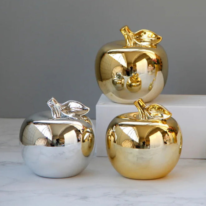 Enfeites de maçã de cerâmica em cores douradas e prateadas, estilo nórdico europeu simples e moderno, Presentes Criativos, Ornamentos de Maçã Prata e Ouro, Obra de Arte Minimalista de Maçã Prata e Ouro, Estilo Moderno Decoração para Casa, Estatuetas de Maçã Prata e Ouro, Escultura de Maçã Ouro e Prata, Cerâmica – Lojas Bratta.