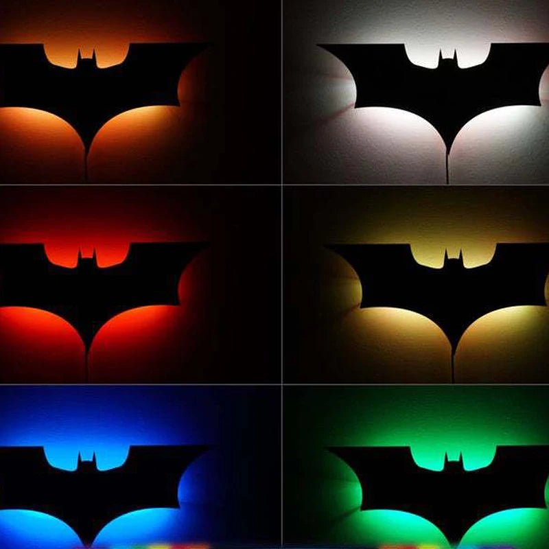 Luminária De Parede LED, Luminária Com Controle Remoto, Luminária Decorativa LED, Luminária Estilo Batman, Luminária Moderna De Parede, Luminária Criativa Para Quarto, Luminária Artística De Parede, Luminária De Parede Para Sala, Luminária Para Bar E Sala De Estar, Luminária De Parede Bratta, Luminária LED De Parede Interna, Luminária De Parede Criativa, Luminária Geek Para Parede, Iluminação Moderna De Parede, Arandela LED Com Controle, Iluminação Estilo Pop Art, Luminária Design Contemporâneo-Lojas Bratta