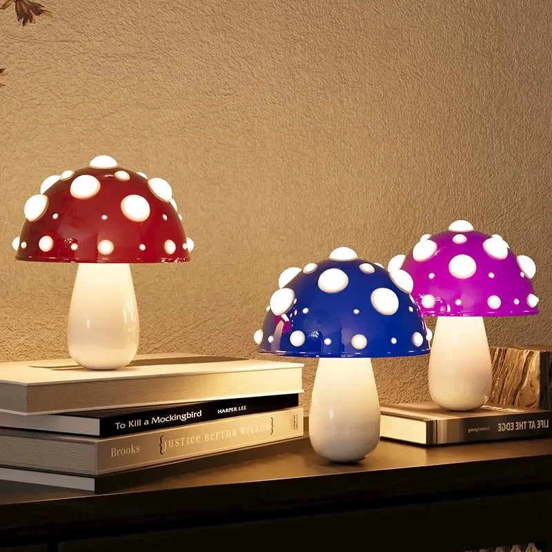 Luminária LED Cogumelo, Luminária De Mesa Criativa, Luz Noturna Em Formato De Cogumelo, Luminária Com Duas Cores, Luminária Infantil Divertida, Luz Decorativa Para Quarto, Luminária Lúdica Para Sala, Abajur Estilo Cogumelo, Luminária Charmosa De LED, Luminária Para Cabeceira, Luz De Mesa Estilo Fada, Luminária Colorida Para Dormir, Iluminação Criativa E Suave, Luz LED Com Design Encantador, Luminária Moderna E Caprichosa – Lojas Bratta