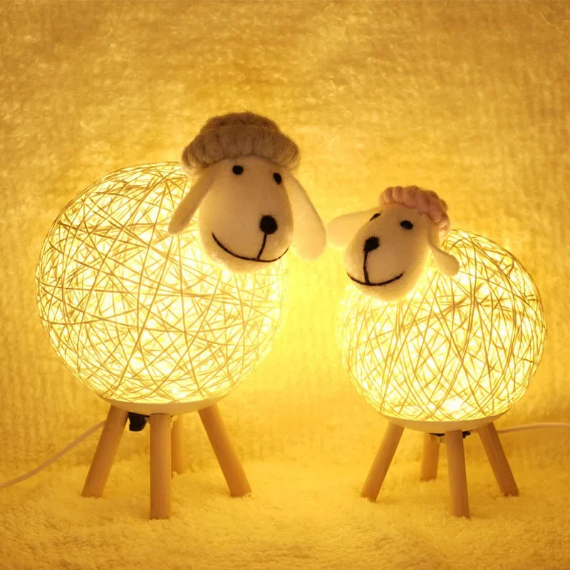 Luminária Ovelhinha, Luminária Infantil, Luminária de Mesa Infantil, Luminária para Quarto Infantil, Luminária com Design Lúdico, Luminária com Luz Suave, Luminária Decorativa Infantil, Luminária para Bebê, Luminária Criativa, Luminária Aconchegante, Luminária Fofa, Luminária Quarto Aconchegante, Luminária de Ovelha, Iluminação para Crianças, Luminária Bratta, Luz Noturna Infantil, Luminária para Decorar Quarto, Luminária de Mesa Fofa, Iluminação Tranquila, Luminária Encantadora, Decoração-Lojas Bratta