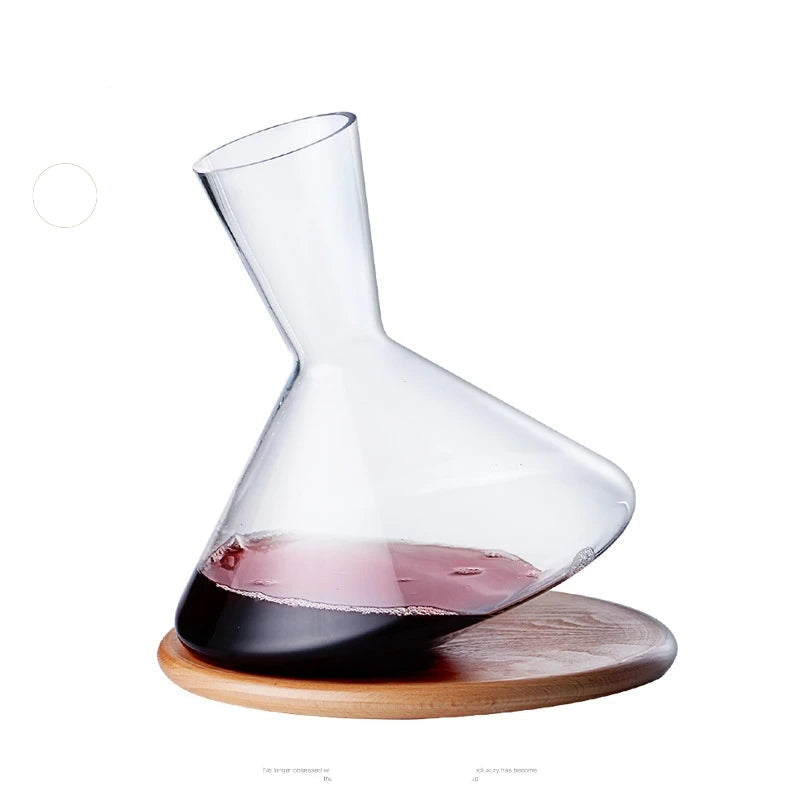 Decantador de Vinho, Decanter de Cristal, Decanter com Base Giratória, Cristal para Vinhos Finos, Acessório de Bar Luxuoso, Decanter Sofisticado, Presente para Amantes de Vinho, Decanter com Design Moderno, Base Giratória de Madeira, Decanter para Vinho Tinto, Cristal Premium Decorativo, Acessório para Sala de Jantar, Decanter para Bar Gourmet, Presente de Luxo para Vinho, Decanter Bratta, Elegância e Funcionalidade, Cristal Refinado para Bar, Lojas Bratta.