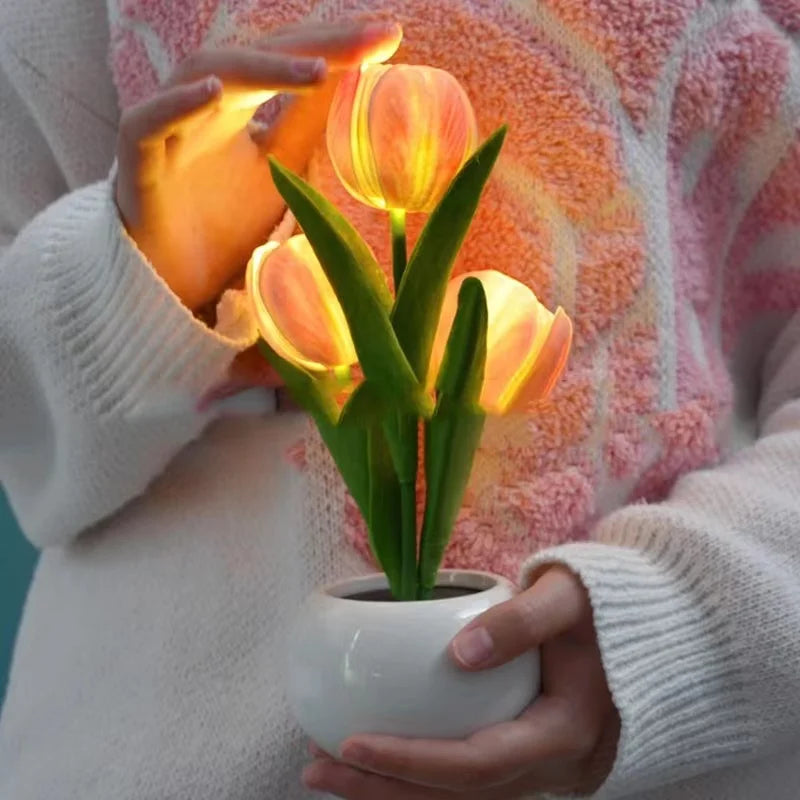 Luminária De Mesa LED Tulipa, Luz Noturna LED Tulip, Luminária Com Formato De Flor, Luminária Romântica Para Quarto, Abajur Floral Com Luz Suave, Luminária De Mesa Decorativa, Iluminação Com Estilo Caprichoso, Luz LED Para Dormir, Luminária Criativa Em Forma De Tulipa, Luz Noturna Para Ambientes Aconchegantes, Luminária Charmosa Para Sala, Iluminação Floral Moderna, Luz De Mesa Com Design Romântico, Abajur Tulipa LED Econômico – Lojas Bratta