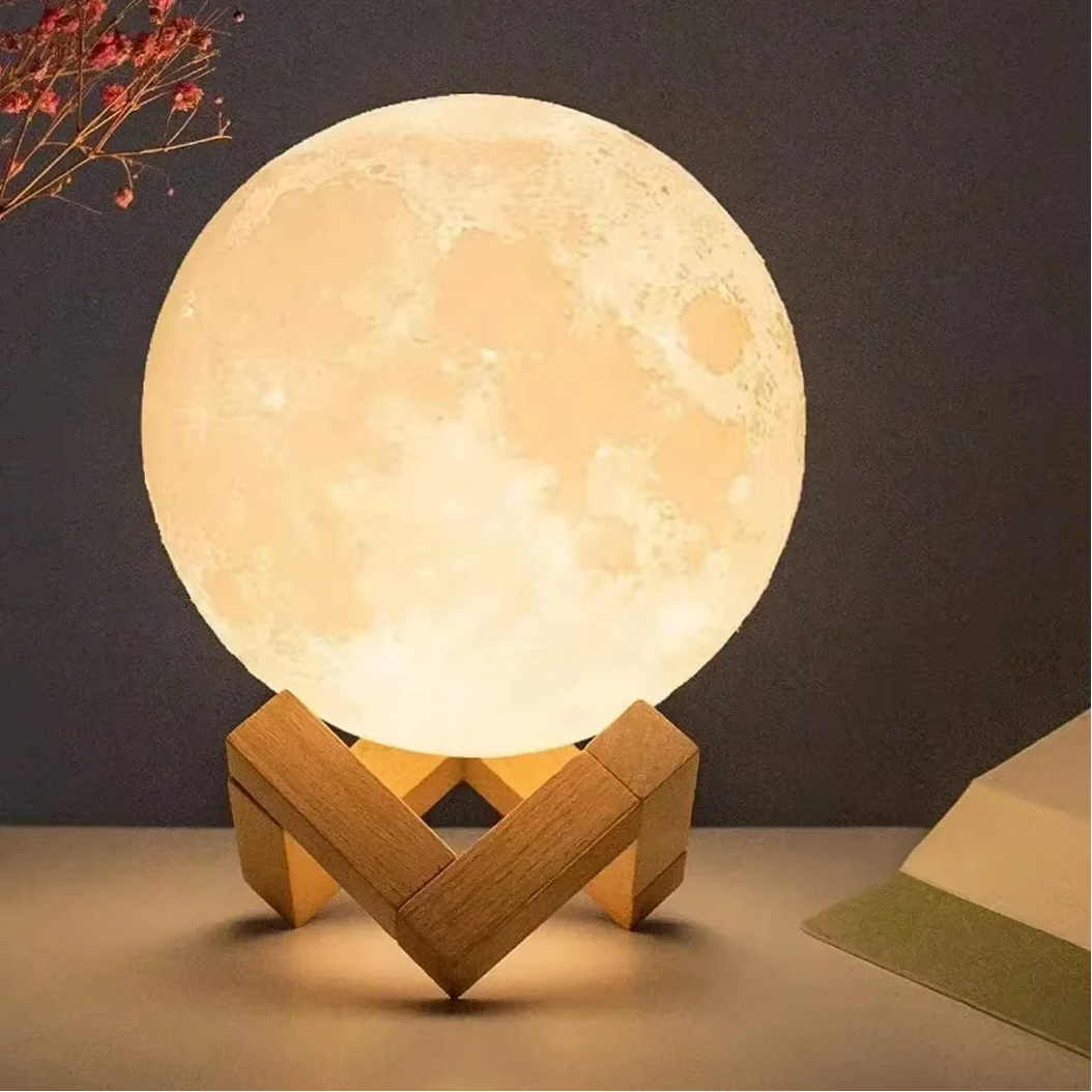 brilho suave, luz noturna, lâmpada de lua, LED, iluminação decorativa, luminárias de led, luminárias, lâmpada de lua cheia, Luminária Lua Cheia, Luminária Em Formato De Lua, Luminária LED Lua, Luminária Para Quarto Aconchegante, Luminária Lua Com Três Cores, Luminária Lunar Decorativa, Luminária De Mesa Lua Cheia, Luminária Sem Fio Com Bateria, Luminária Compacta E Portátil, Luminária Lua, Luminária Suave Para Leitura, Luminária Para Cabeceira Estilo Lua, Luminária Lunar Moderna, Luminária -Lojas Bratta