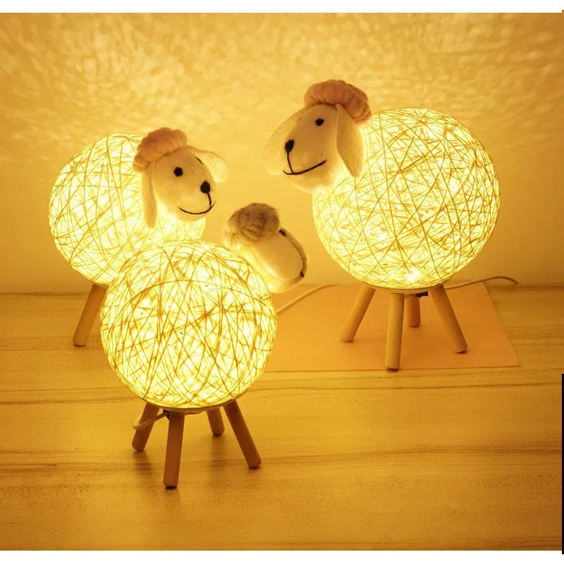 Luminária Ovelhinha, Luminária Infantil, Luminária de Mesa Infantil, Luminária para Quarto Infantil, Luminária com Design Lúdico, Luminária com Luz Suave, Luminária Decorativa Infantil, Luminária para Bebê, Luminária Criativa, Luminária Aconchegante, Luminária Fofa, Luminária Quarto Aconchegante, Luminária de Ovelha, Iluminação para Crianças, Luminária Bratta, Luz Noturna Infantil, Luminária para Decorar Quarto, Luminária de Mesa Fofa, Iluminação Tranquila, Luminária Encantadora, Decoração-Lojas Bratta