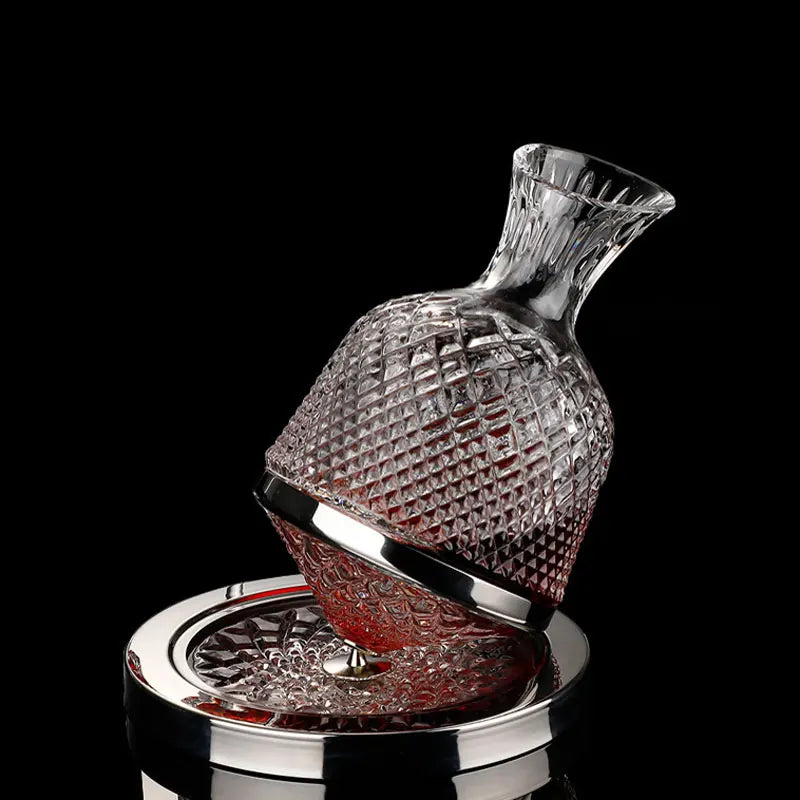 Decantador Rotativo, Decantador De Luxo, Decantador Para Vinho, Decantador Para Uísque, Decantador De Cristal, Cristal Sem Chumbo, Cristal Giratório, Cristal Premium, Acessório Para Bar, Presente Para Homem, Presente Sofisticado, Presente Para Pai, Peça De Luxo, Peça Decorativa, Oxigenação De Vinho, Design Inovador, Estilo Moderno, Decoração Para Bar, Item Requintado, Bratta Cristal, Lojas Bratta