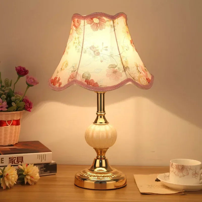  Luminária de Mesa de Vidro Luxo , Abajur Retrô, Luminária de Mesa Vintage Retrô, Luminária de Mesa Retrô, Luz de LED de Mesa Retrô, Lumínária de Mesa Minimalista Retrô, Candeeiro de Mesa Retrô, Abajur Retrô de Chão, Abajur LED Touch Nódigo, Luminária de Mesa em Espiral, Luminária Solar de Parede Hexagonal, Letreiro de Néon, Lâmpada Vintage de Mesa, Luminária de Parede Animal, Aplique de Parede 3D Águia, Abajur de Mesa Nórdico em Pedra, Luminária de Cristal Luxo, Abajur Retrô Sensor de Toque-Lojas Bratta