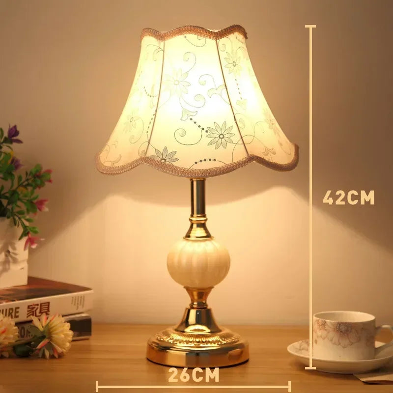 Luminária de Mesa de Vidro Luxo , Abajur Retrô, Luminária de Mesa Vintage Retrô, Luminária de Mesa Retrô, Luz de LED de Mesa Retrô, Lumínária de Mesa Minimalista Retrô, Candeeiro de Mesa Retrô, Abajur Retrô de Chão, Abajur LED Touch Nódigo, Luminária de Mesa em Espiral, Luminária Solar de Parede Hexagonal, Letreiro de Néon, Lâmpada Vintage de Mesa, Luminária de Parede Animal, Aplique de Parede 3D Águia, Abajur de Mesa Nórdico em Pedra, Luminária de Cristal Luxo, Abajur Retrô Sensor de Toque-Lojas Bratta
