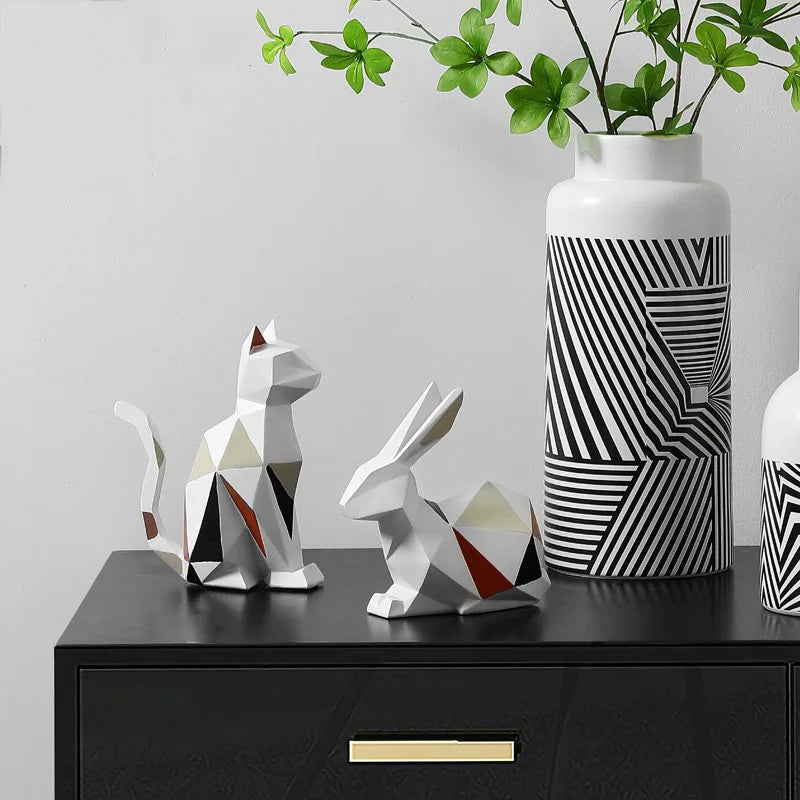 Escultura Geométrica, Escultura de Resina, Escultura Abstrata, Gato Geométrico, Coelho Geométrico, Escultura Gato e Coelho, Decoração Moderna, Decoração Minimalista, Arte Moderna, Estátua Decorativa, Obra de Arte em Resina, Design Contemporâneo, Decoração Nórdica, Escultura Animal Abstrata, Ornamento de Resina, Presente Sofisticado, Presente Criativo, Decoração para Escritório, Decoração de Sala, Decoração de Interiores, Estilo Escandinavo, Arte Abstrata, Decoração Estilosa, Escultura - Lojas Bratta