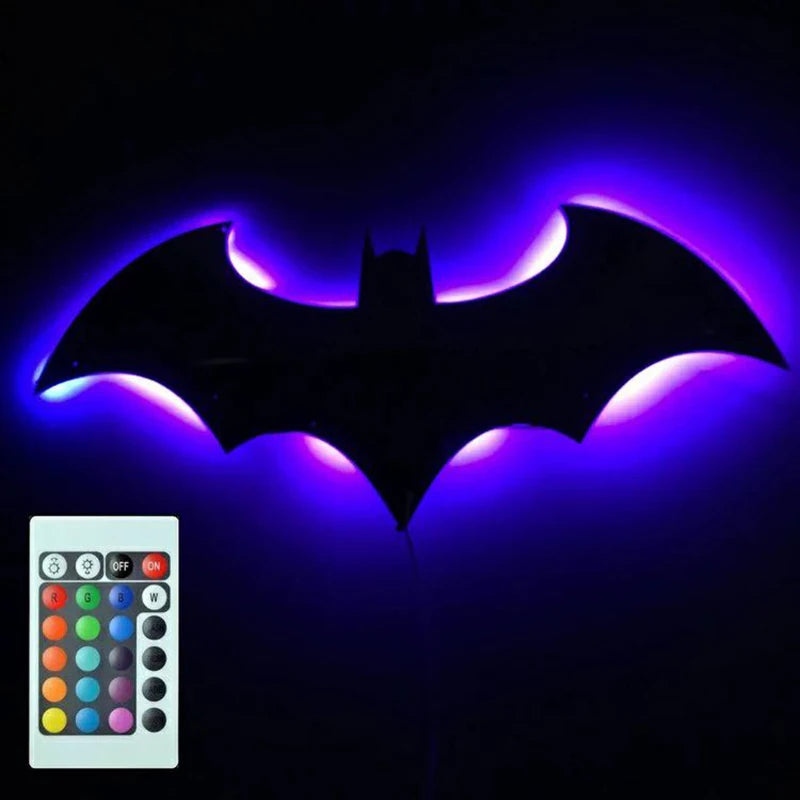 Luminária De Parede LED, Luminária Com Controle Remoto, Luminária Decorativa LED, Luminária Estilo Batman, Luminária Moderna De Parede, Luminária Criativa Para Quarto, Luminária Artística De Parede, Luminária De Parede Para Sala, Luminária Para Bar E Sala De Estar, Luminária De Parede Bratta, Luminária LED De Parede Interna, Luminária De Parede Criativa, Luminária Geek Para Parede, Iluminação Moderna De Parede, Arandela LED Com Controle, Iluminação Estilo Pop Art, Luminária Design Contemporâneo-Lojas Bratta
