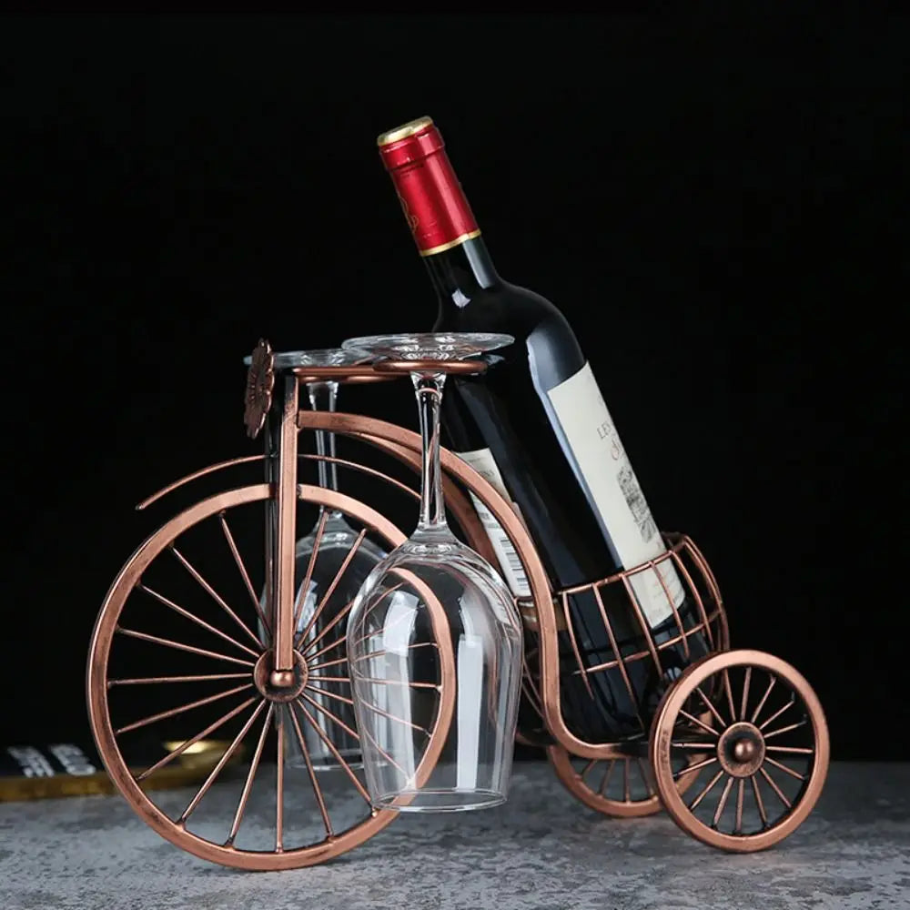 Porta-Vinhos Vintage De Metal, Suporte Decorativo Para Vinho, Design Retrô E Elegante, Acessório De Bar Sofisticado, Porta-Garrafas Estilo Industrial, Porta-Vinhos BrattaPorta-Vinho Em Metal Resistente, Suporte Criativo Para Garrafas, Decoração Para Sala De Jantar, Item Decorativo Para Adega, Estilo Vintage Para Bar Em CasaPorta-Vinhos De Ferro Com Acabamento Envelhecido, Decoração Vintage De Bar, Suporte Metálico Para 1 Garrafa, Acessório De Cozinha Com Estilo Retrô-Bratta
