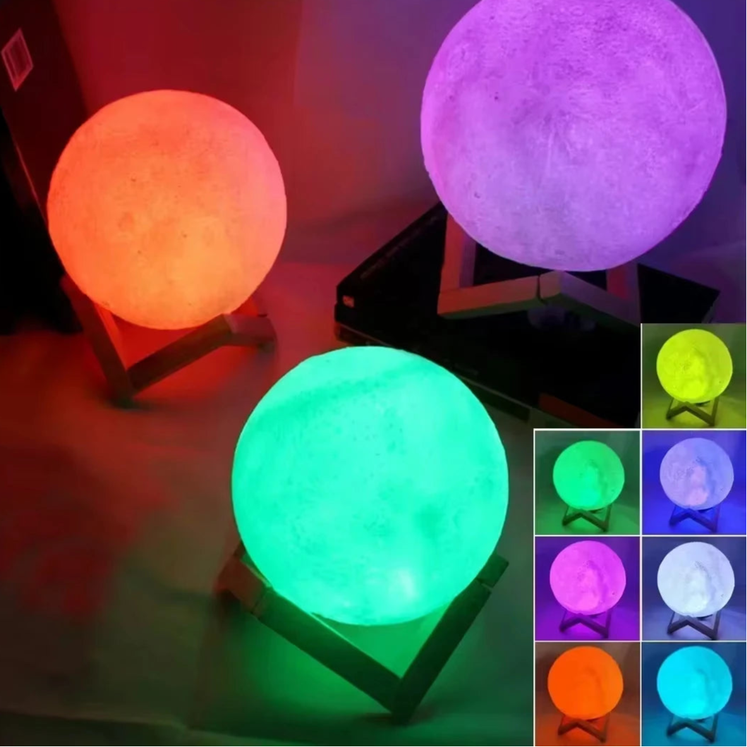 brilho suave, luz noturna, lâmpada de lua, LED, iluminação decorativa, luminárias de led, luminárias, lâmpada de lua cheia, Luminária Lua Cheia, Luminária Em Formato De Lua, Luminária LED Lua, Luminária Para Quarto Aconchegante, Luminária Lua Com Três Cores, Luminária Lunar Decorativa, Luminária De Mesa Lua Cheia, Luminária Sem Fio Com Bateria, Luminária Compacta E Portátil, Luminária Lua, Luminária Suave Para Leitura, Luminária Para Cabeceira Estilo Lua, Luminária Lunar Moderna, Luminária -Lojas Bratta