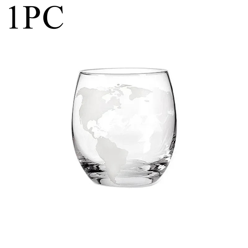 Conjunto Decantador, Decantador em Forma de Globo, Decoração para Bar, Presente Sofisticado, Decantador com Copos, Copos com Mapa, Vidro Borossilicato, Base de Madeira, Presente Criativo, Brinde com Estilo, Item de Luxo, Arte em Vidro, Presente Masculino, Conjunto de Uísque, Uísque com Classe, Bar com Elegância, Decoração Criativa, Decantador com Navio, Conjunto com Estilo, Presente para Casamento, Decoração Moderna, Brinde Especial, Lojas Bratta