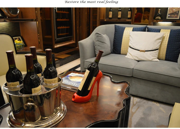 Criativo sapatos de salto alto rack de vinho casa sala de estar decorações de mesa ornamentos para enviar amigos presentes decoração da sala de estar, Porta-Vinhos Em Forma de Salto Alto, Suporte Criativo Para Vinho, Porta-Garrafa Fashion, Decoração De Bar Feminina, Porta-Vinho Bratta, Design Elegante Em Metal, Decoração Charmosa de Bar, Acessório Com Design Único, Porta-Garrafa Estiloso- Bratta