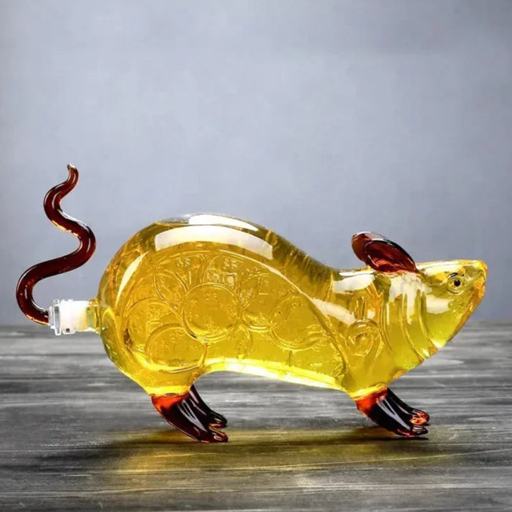 Decantador Em Forma De Rato, Decantador Criativo, Decantador De Vidro, Decanter De Whisky, Decanter Para Licor, Presente Criativo, Presente Masculino, Acessório Para Bar, Decoração Para Bar, Vidro Borossilicato, Decanter Divertido, Decanter Animal, Bar Com Estilo, Presente Sofisticado, Decoração Moderna, Peça De Design, Decanter Estiloso, Presente Original, Decanter Diferente, Decanter Bratta, Lojas Bratta