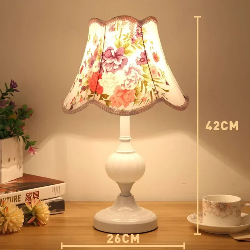  Luminária de Mesa de Vidro Luxo , Abajur Retrô, Luminária de Mesa Vintage Retrô, Luminária de Mesa Retrô, Luz de LED de Mesa Retrô, Lumínária de Mesa Minimalista Retrô, Candeeiro de Mesa Retrô, Abajur Retrô de Chão, Abajur LED Touch Nódigo, Luminária de Mesa em Espiral, Luminária Solar de Parede Hexagonal, Letreiro de Néon, Lâmpada Vintage de Mesa, Luminária de Parede Animal, Aplique de Parede 3D Águia, Abajur de Mesa Nórdico em Pedra, Luminária de Cristal Luxo, Abajur Retrô Sensor de Toque-Lojas Bratta
