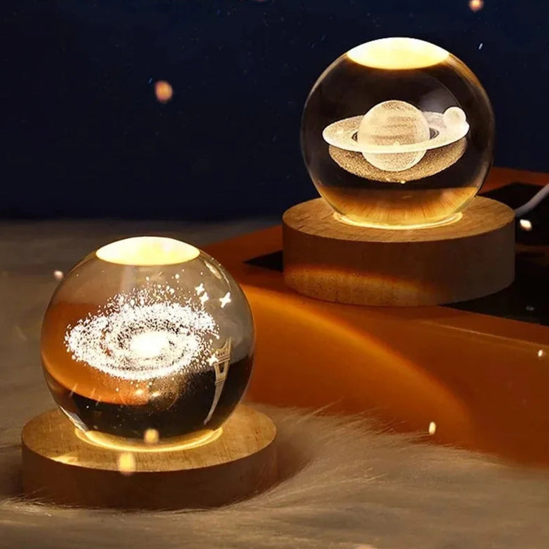Lâmpada bola de cristal 3D exclusiva com projeções de galáxias e planetas Luz noturna USB para atmosfera aconchegante Luminária 3D De Cristal, Luminária Com Projeção De Galáxia, Luminária Bola De Cristal LED, Luminária Com Gravação A Laser, Luminária Galáxia Para Quarto, Luminária Estilo Espacial, Luminária De Mesa Astronômica, Luminária USB Com Base De Madeira, Luminária LED Com Cristal Natural, Luminária De Cristal Com Planetas, Luminária Decorativa De Galáxias, Luminária Astronômica Infantil-Lojas Bratta
