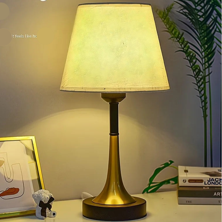 Abajur de Mesa Clássico, Abajur Estilo Moderno, Abajur Clássico Moderno, Abajur para Sala, Abajur para Quarto, Abajur para Escritório, Abajur com Iluminação Suave, Abajur Decorativo, Abajur com Estilo, Abajur Bratta, Abajur Romântico, Abajur com Luz Aconchegante, Abajur de Mesa Sofisticado, Iluminação Clássica e Moderna, Abajur Design Elegante, Abajur com Atmosfera Aconchegante, Abajur para Ambientes Relaxantes, Abajur de Mesa Charmoso, Abajur para Decoração, Abajur com Toque Clássico, Retrô-Lojas Bratta