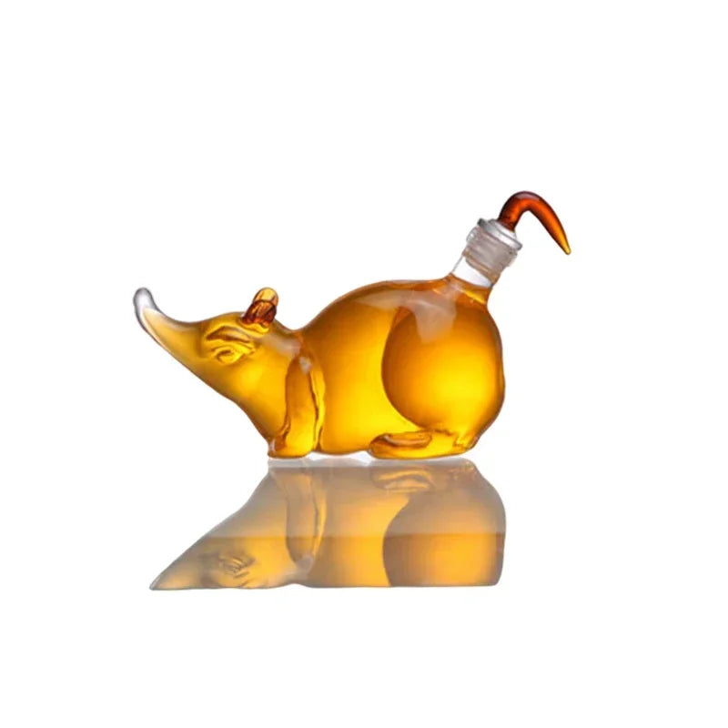 Decantador de Uísque, Decantador em Vidro, Decantador Criativo, Decoração para Bar, Presente Sofisticado, Uísque com Estilo, Design Animal, Vidro Borossilicato, Presente Masculino, Presente para Colecionadores, Bar com Estilo, Decoração Criativa, Decantador em Forma de Animal, Decoração com Vidro, Presente de Luxo, Presente Criativo, Estilo Exclusivo, Acessório para Uísque, Arte em Vidro, Brinde Diferenciado, Item de Bar, Peça Decorativa, Lojas Bratta
