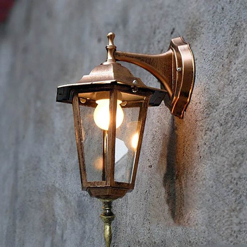 Luminária de Parede Retrô, Luminária Externa Clássica, Luminária para Jardim, Luminária para Varanda, Luminária para Pátio, Iluminação para Áreas Externas, Luminária Estilo Retrô para Exterior, Luminária com Design Clássico, Luminária Sofisticada para Jardim, Iluminação Retrô Externa, Luminária de Parede para Área Externa, Luminária Elegante para Varanda, Luminária Vintage de Parede, Iluminação Decorativa Externa, Luminária Bratta para Jardim, Luminária Externa com Estilo Europeu Clássico — Lojas Bratta