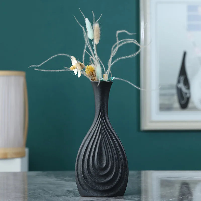 vaso preto, vaso de cerâmica, vaso decorativo, design elegante, decoração moderna, acessórios para casa, vaso decorativo, vaso decorativo, vaso preto de peso, vaso de cerâmica preta, vaso de cerâmica- Lojas Bratta