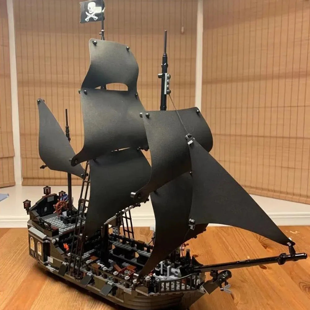 MOC-Piratas do Caribe Navios Blocos de Construção, Veleiro Pérola Negra, Navio de Vingança, Blocos de Construção, Blocos de Navio Pérola Negra Piratas do Caribe, Modelo Temático, Pearl Black, Navio Pirata, Navio Pirata Pérola Negra, Conjunto de Construção de Navio Pirata Pérola Negra, Conjunto de Construção de Navio Pirata, Conjunto de Blocos de Construção de Navio Pirata, Colecionável, Brinquedos, Bloco de Construção Clássico de Navio Pirata Pérola Negra, Bloco de Construção Clássico-Lojas Bratta