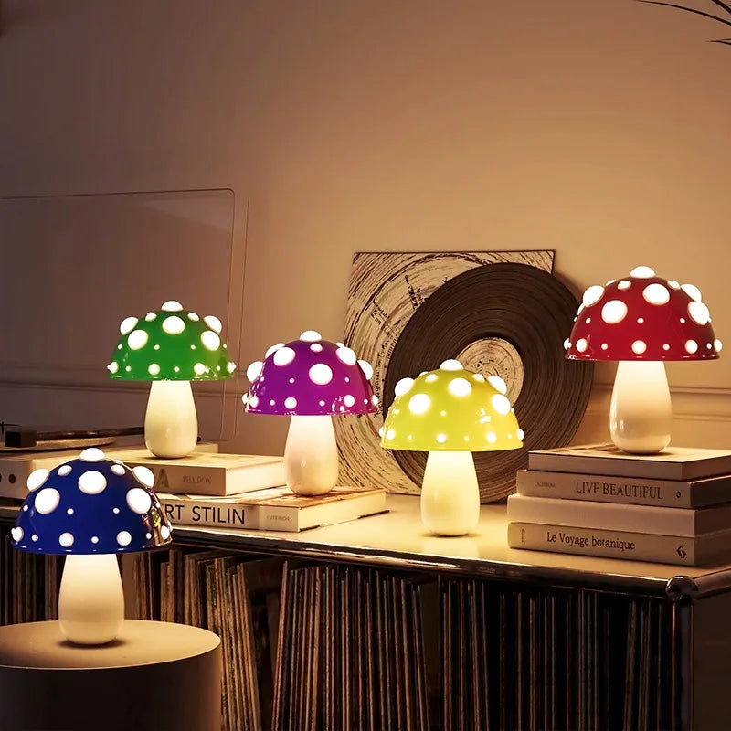 Luminária LED Cogumelo, Luminária De Mesa Criativa, Luz Noturna Em Formato De Cogumelo, Luminária Com Duas Cores, Luminária Infantil Divertida, Luz Decorativa Para Quarto, Luminária Lúdica Para Sala, Abajur Estilo Cogumelo, Luminária Charmosa De LED, Luminária Para Cabeceira, Luz De Mesa Estilo Fada, Luminária Colorida Para Dormir, Iluminação Criativa E Suave, Luz LED Com Design Encantador, Luminária Moderna E Caprichosa – Lojas Bratta