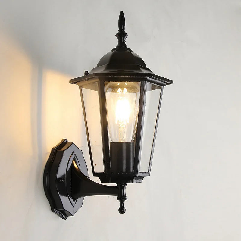 Luminária de Parede Retrô, Luminária Externa Clássica, Luminária para Jardim, Luminária para Varanda, Luminária para Pátio, Iluminação para Áreas Externas, Luminária Estilo Retrô para Exterior, Luminária com Design Clássico, Luminária Sofisticada para Jardim, Iluminação Retrô Externa, Luminária de Parede para Área Externa, Luminária Elegante para Varanda, Luminária Vintage de Parede, Iluminação Decorativa Externa, Luminária Bratta para Jardim, Luminária Externa com Estilo Europeu Clássico — Lojas Bratta