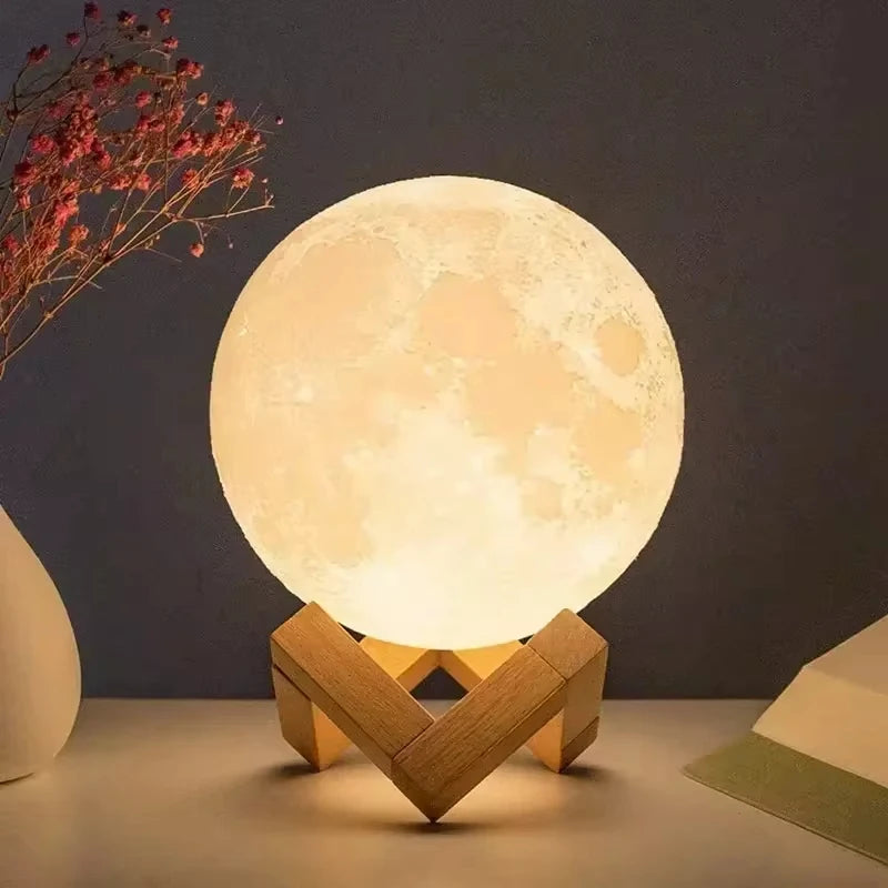 brilho suave, luz noturna, lâmpada de lua, LED, iluminação decorativa, luminárias de led, luminárias, lâmpada de lua cheia, Luminária Lua Cheia, Luminária Em Formato De Lua, Luminária LED Lua, Luminária Para Quarto Aconchegante, Luminária Lua Com Três Cores, Luminária Lunar Decorativa, Luminária De Mesa Lua Cheia, Luminária Sem Fio Com Bateria, Luminária Compacta E Portátil, Luminária Lua, Luminária Suave Para Leitura, Luminária Para Cabeceira Estilo Lua, Luminária Lunar Moderna, Luminária -Lojas Bratta