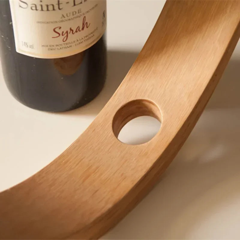 Barra moderna de madeira balanceada para garrafas de vinho Rack de exibição de clube de vinícola, Porta-Garrafas Em Bambu, Suporte Para Vinho Em Madeira, Expositor De Garrafas, Porta Vinho Sustentável, Acessório Decorativo, Porta-Garrafas Moderno, Decoração Com Bambu E Madeira, Suporte Ecológico Para Vinhos, Presente Para Amante De Vinho, Acessório Para Adega, Porta-Garrafas Minimalista, Suporte De Mesa Para Vinho, Design Elegante E Natural, Decoração Sofisticada, Lojas Bratta