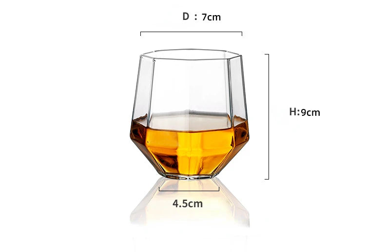 Decantador Diamante, Decantador De Vidro, Decantador Para Vinho, Decantador Para Uísque, Decantador Sofisticado, Decantador Criativo, Decantador Luxuoso, Conjunto Com Taças, Presente Para Amante De Vinho, Presente Elegante, Presente Criativo, Vidro Borossilicato, Moldura De Madeira, Estilo Moderno, Estilo Minimalista, Decoração Para Bar, Decoração Com Estilo, Acessório Para Bebidas, Peça De Luxo, Lojas Bratta