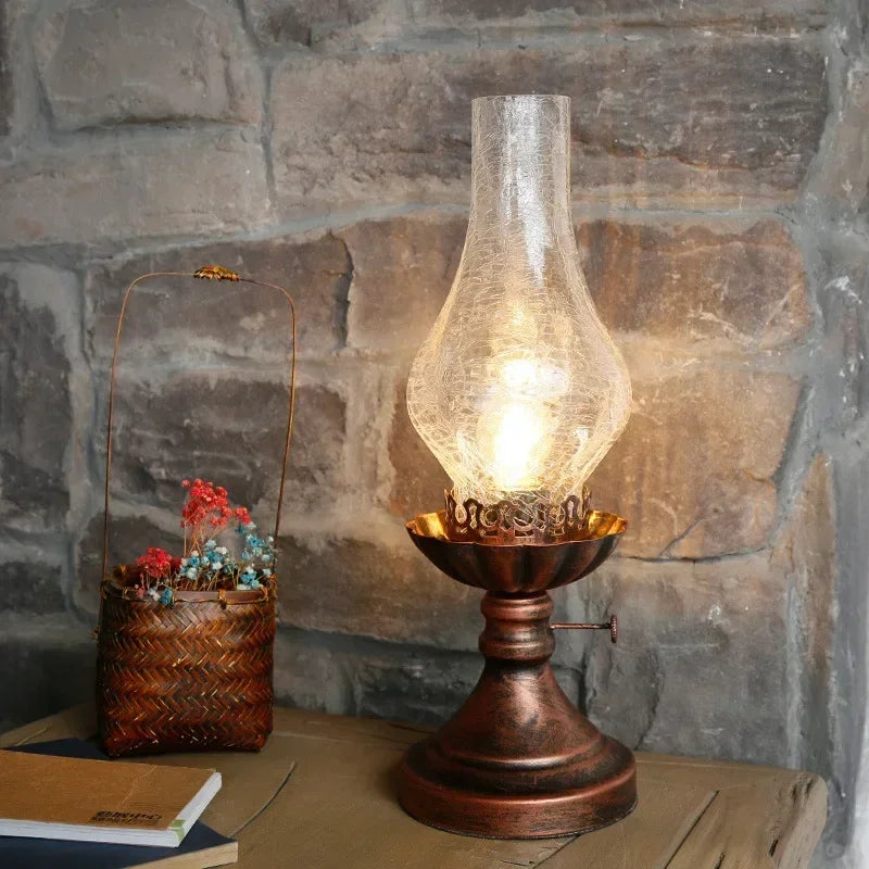 Luminária de Mesa Vintage, Lâmpada Vintage de Mesa, Candeeiro Estilo Retrô, Luminária de Mesa com Estilo Clássico, Luminária Decorativa Retrô, Luminária Bratta de Mesa, Luminária de Mesa para Quarto, Luminária de Mesa Sofisticada, Luminária com Charme Retrô, Candeeiro Clássico de Mesa, Luminária para Decoração Aconchegante, Luminária de Mesa com Design Vintage, Luminária Estilo Candeeiro, Luminária Clássica para Sala de Estar, Luminária Retrô para Escritório, Luminária de Mesa Romântica — Lojas Bratta